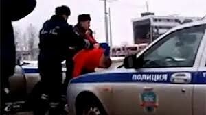 Новгородские гаишники сломали протез парню-инвалиду (видео)