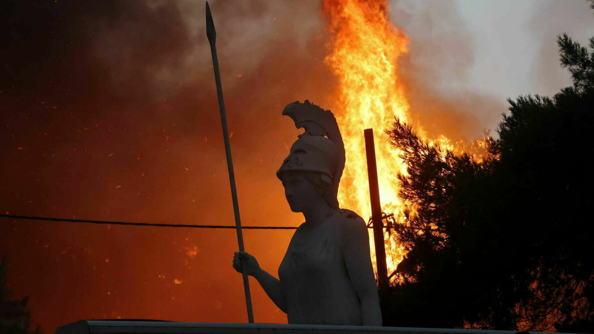 Туристов из РФ предупредили о лесных пожарах в Греции