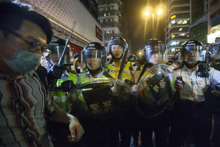В Гонконге вновь произошли столкновения демонстрантов с полицией