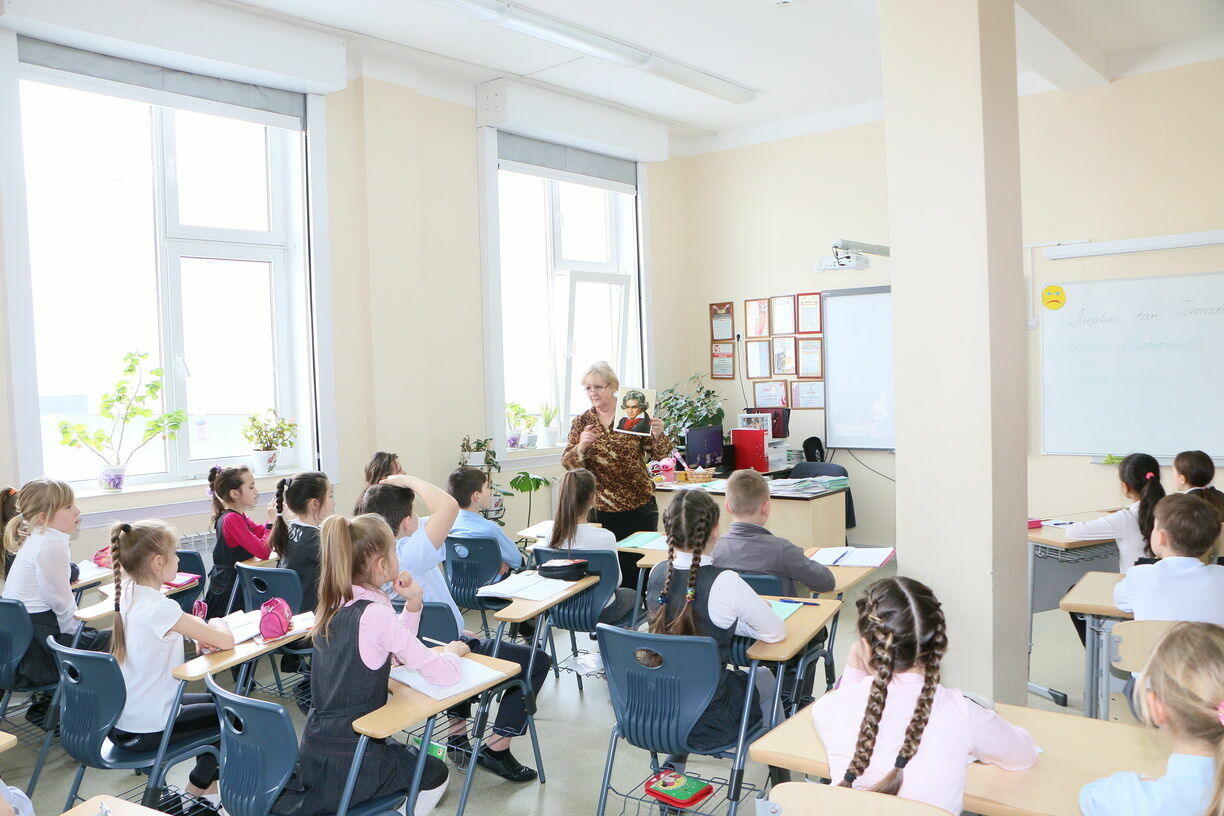 Все школы в России перешли на доковидный режим работы