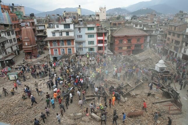 Число жертв землетрясения в Непале увеличилось до 876 человек