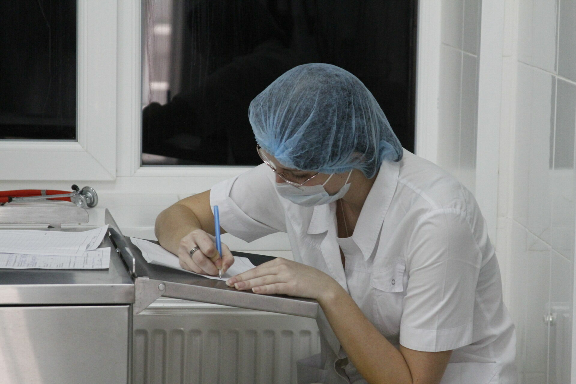 Профессия врача стала самой востребованной в России на фоне пандемии