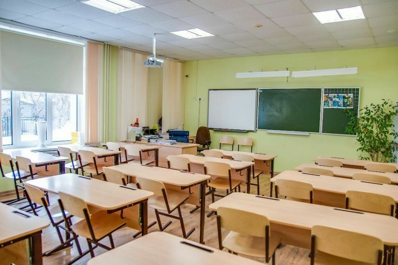 Директора курской школы оштрафовали на 150 тыс. за "заражение людей коронавирусом"