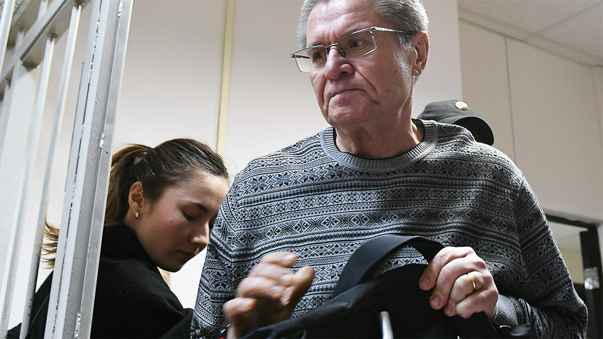 Прокурор запросил десять лет колонии строгого режима для Улюкаева