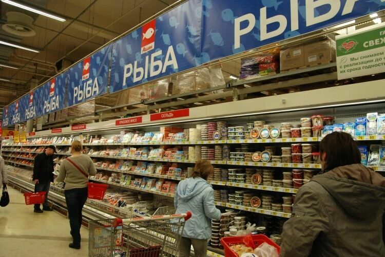 Из-за эмбарго в России не хватает рыбы и фруктов