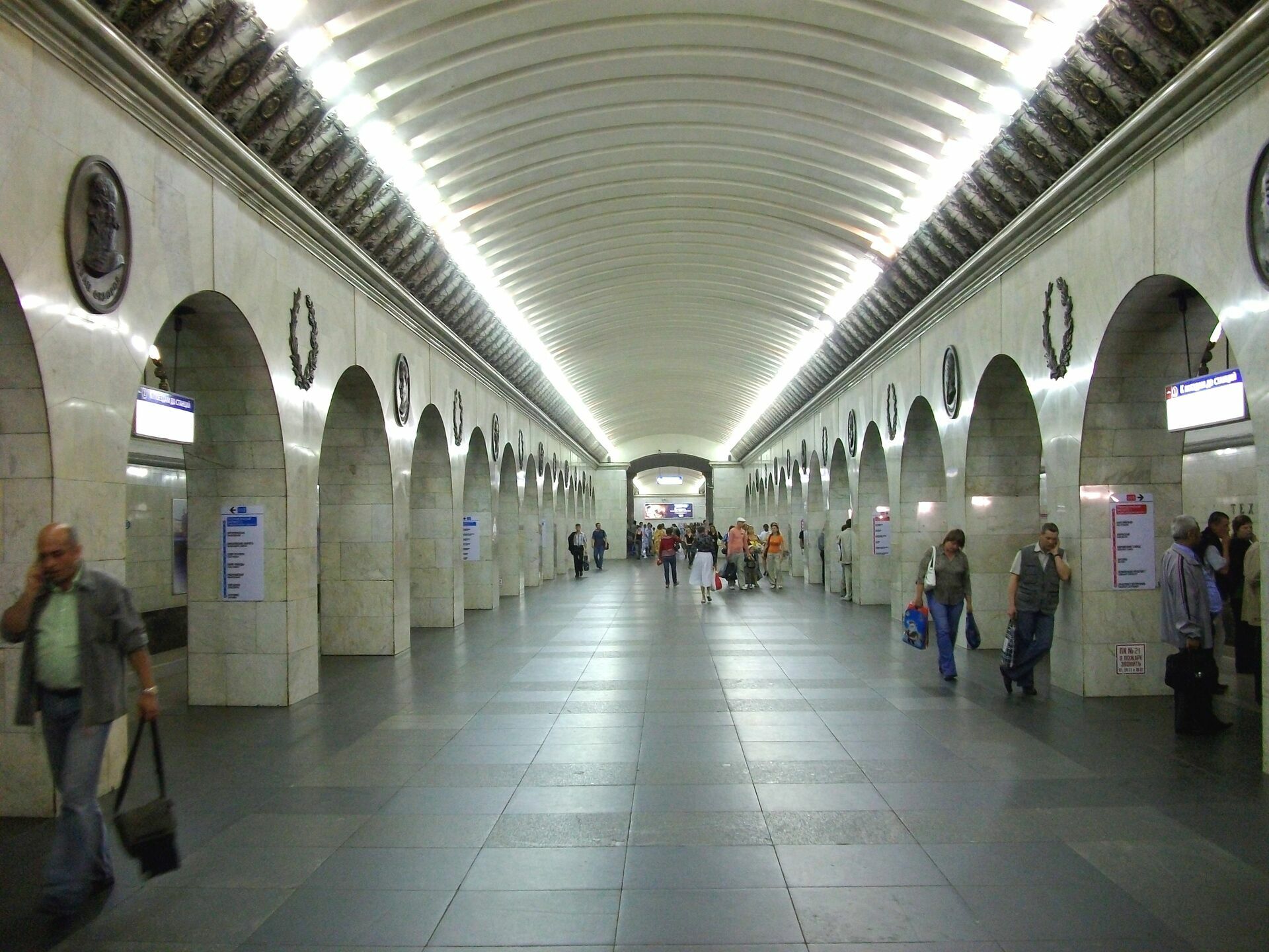 В Петербурге на станции метро, где погибли 16 человек, родился ребенок
