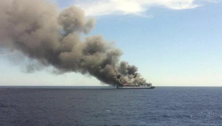 У берегов Пуэрто-Рико загорелся паром с более чем 500 пассажирами на борту