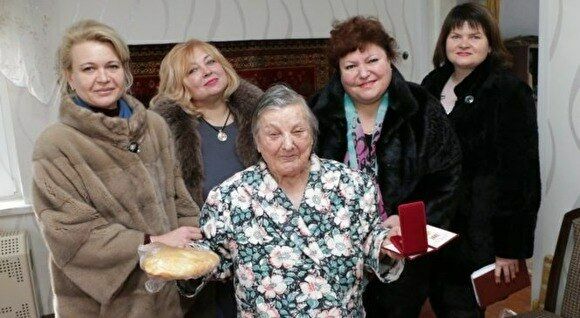 «Это Вера Петровна – она людоед...» История с раздачей хлеба в Керчи вдохновила поэта