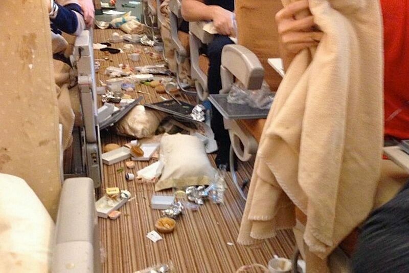 Пассажиры "Аэрофлота" получили переломы и сотрясения в "воздушной яме"