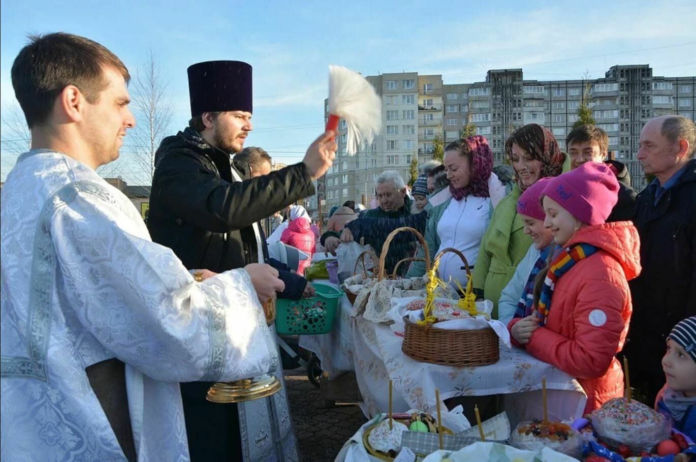 РПЦ порекомендовала верующим самим освятить куличи на Пасху