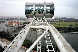 В Сингапуре появилось самое большое в мире колесо обозрения