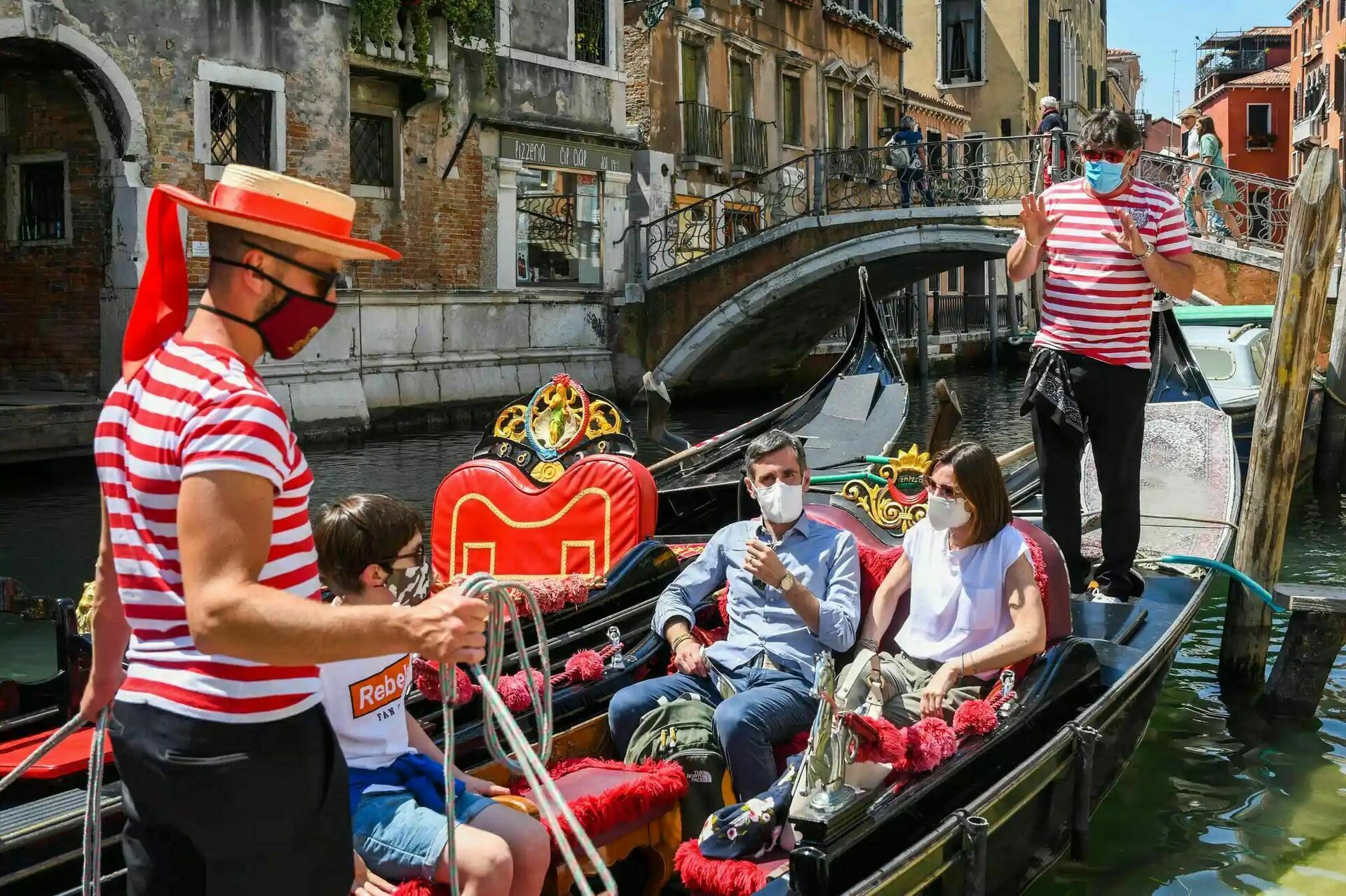 Фото дня: в Венецию вернулись туристы!