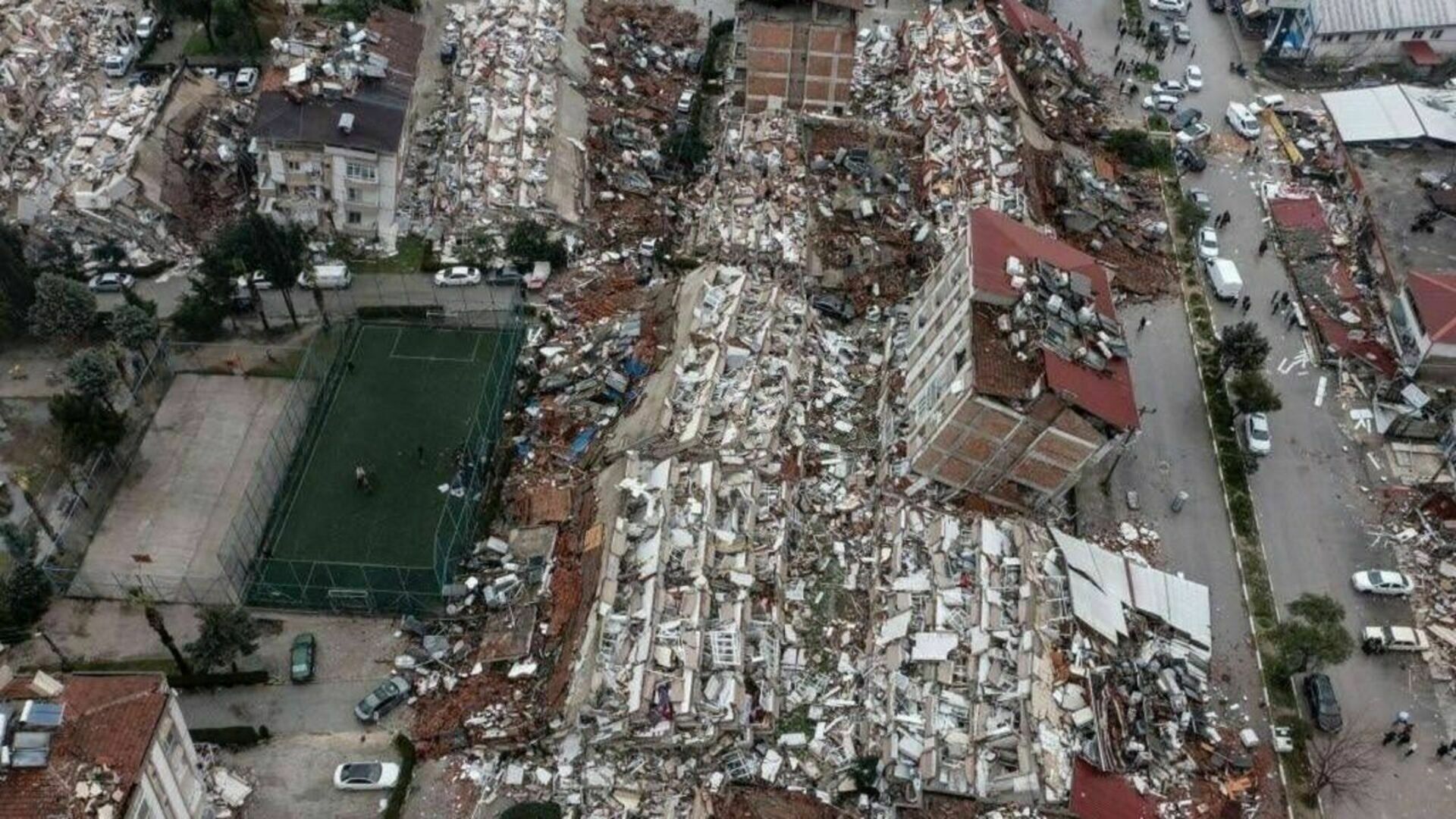 Число погибших при землетрясении в Турции превысило 3,7 тыс. человек