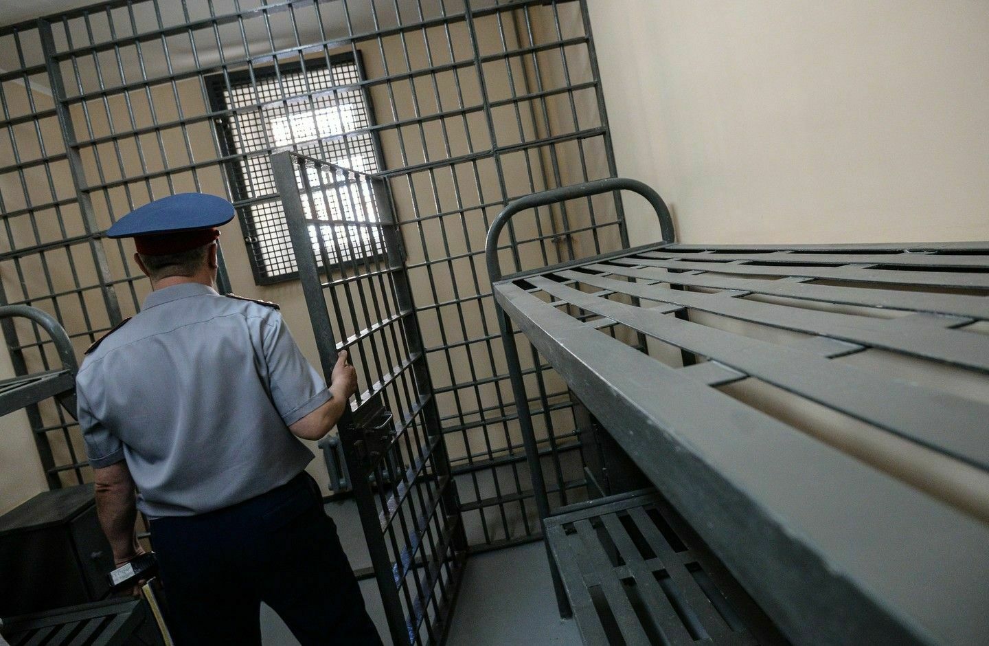 Двух сотрудников ярославской колонии задержали по новому делу об избиении