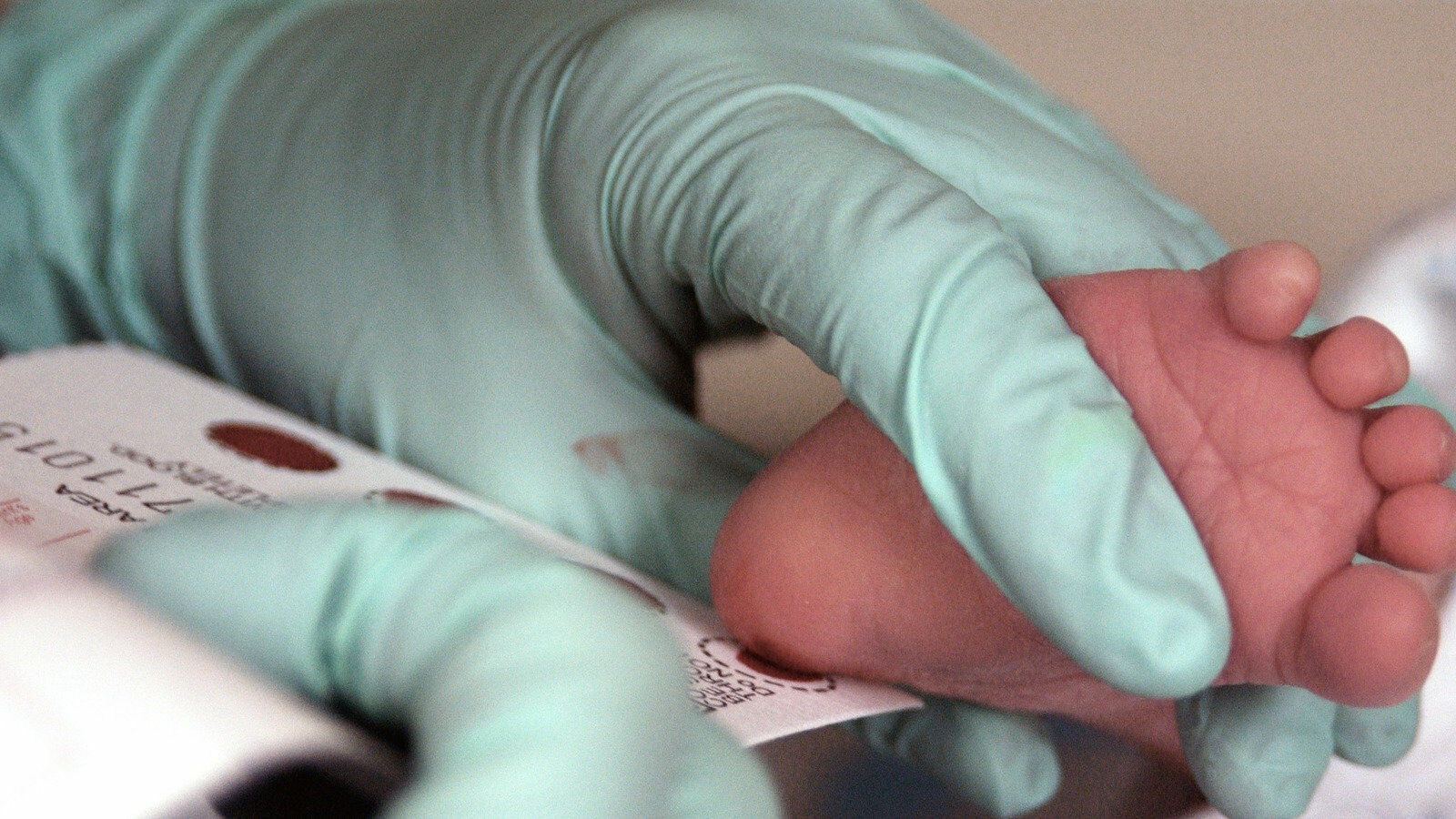 В США у привившейся от ковида медработницы родился ребенок с антителами