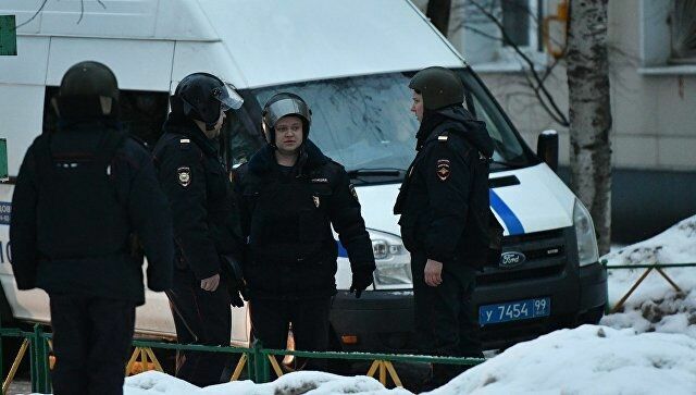 Стрелок на западе Москвы захватил женщину в заложники