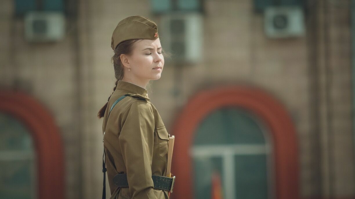 В Дании хотят обязать девушек служить в армии