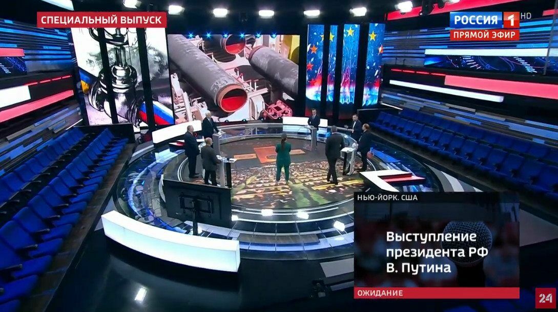 Обойдется и без джинсов: Телевизор не хочет отдавать штаны Навальному