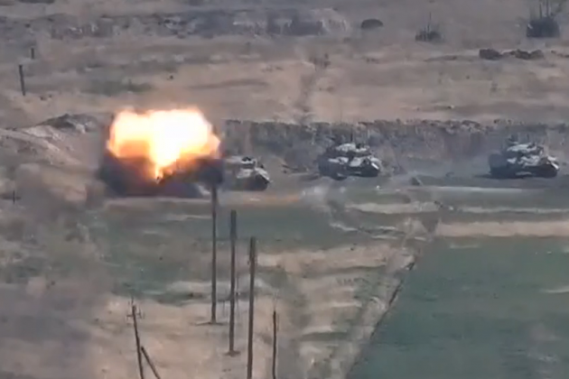 Видео дня: армяне прямой наводкой уничтожают три азербайджанских танка
