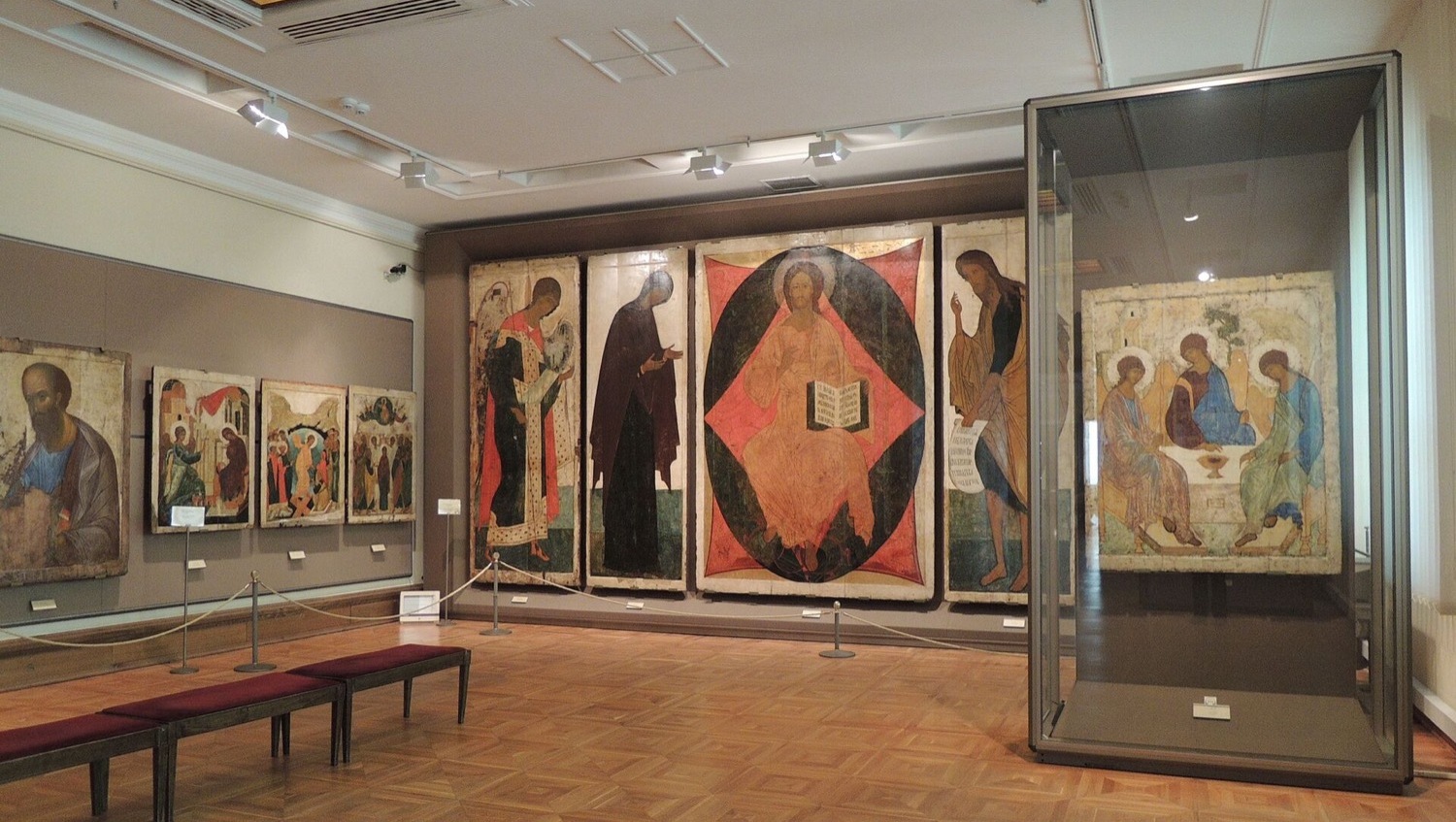 Экспозиция икон Третьяковской галереи