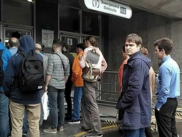 Работу нескольких станций петербургского метро парализовало из-за досмотра пассажиров