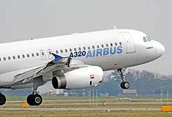 Аэробус А-320 вынужденно сел в Новосибирске из-за трещины на стекле