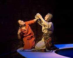 В Нью-Йорке проходит спектакль «Скифские камни» с участием кыргызских актеров