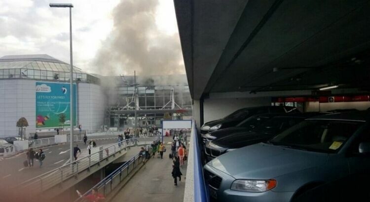 В аэропорту Брюсселя прогремели два взрыва