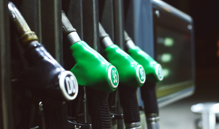 Власти намерены скорректировать демпфер по бензину с учетом дисконта на нефть Brent