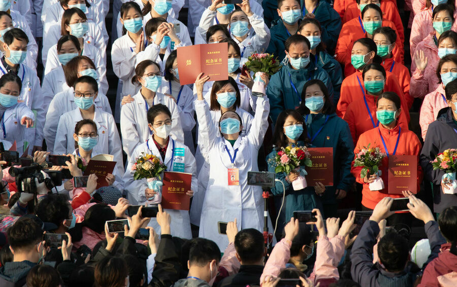 Жизнь налаживается: 15 хороших новостей с фронта борьбы с пандемией