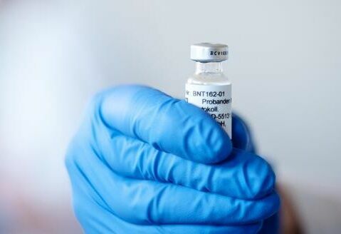 Pfizer рассмотрит возможность регистрации своей вакцины от коронавируса в России