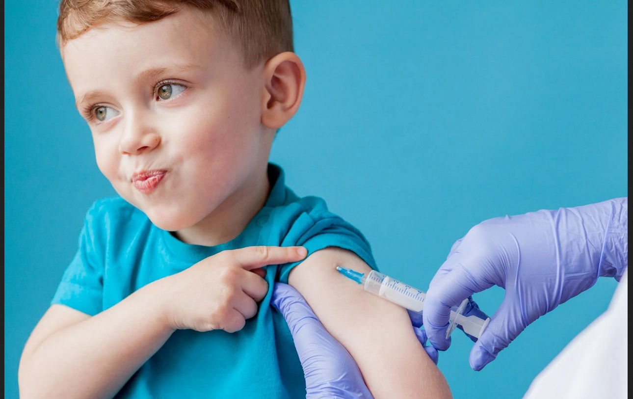 The Lancet и JAMA опубликовали статьи о необходимости вакцинирования детей от ковида