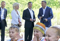 Дмитрий Медведев получил звание «Почетный орленок»