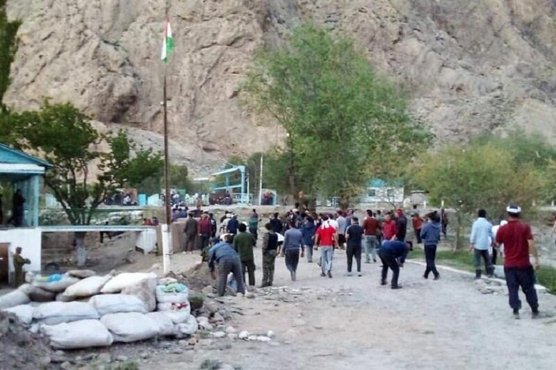 Четверо человек пострадали при перестрелке на границе Киргизии и Таджикистана