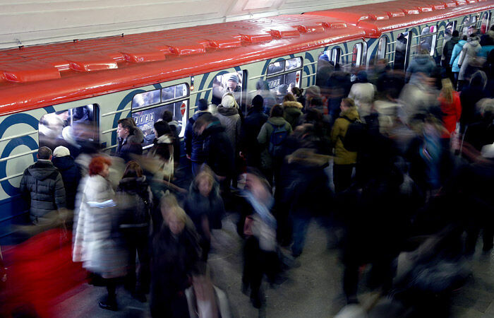 На двух линиях московского метро произошел сбой