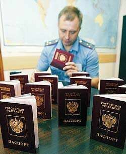 Паспорт в руках силовиков