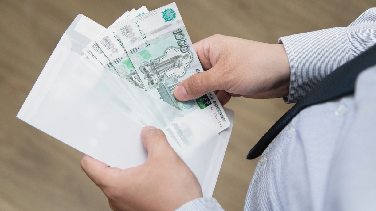 "Зарплату в конвертах" в России могут получать порядка 12 млн человек, полагают в правительстве.