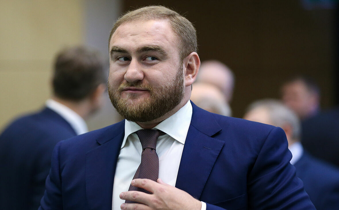 Суд арестовал более 90 машин по делу бывшего сенатора Арашукова и его отца