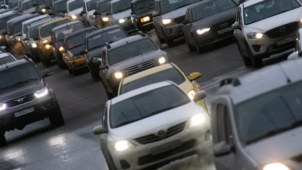 Отслеживать водителей-нарушителей предлагают по дорожным камерам в автоматическом режиме.