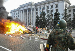 В Одессе демонстранты блокировали здание УВД, требуя отставки губернатора
