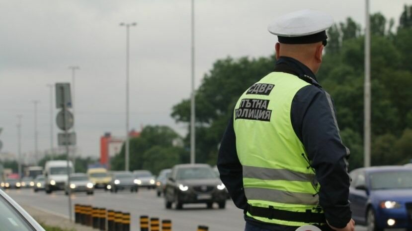 В Болгарии полиция задержала 92-летнего пьяного водителя без прав и номеров