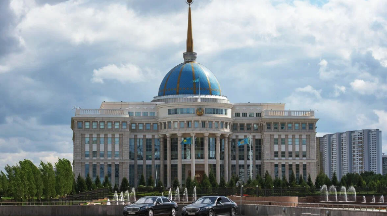 В Казахстане приняли поправки о семилетнем президентском сроке
