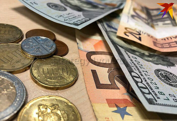 В российских банках заканчиваются запасы наличной валюты