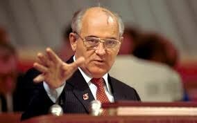 Президент СССР Михаил Горбачёв рассказал о "свете в конце тоннеля"
