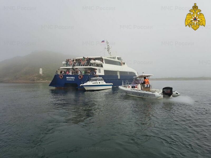 В Приморье всех 174 пассажиров с севшего на мель катамарана эвакуировали на берег