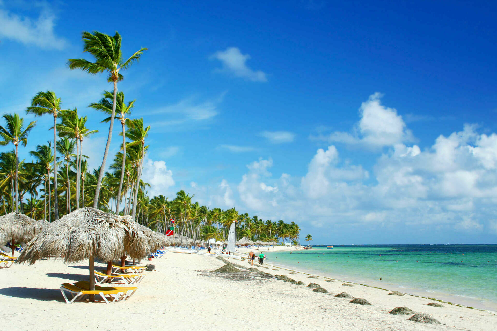 Остров новой свободы: Доминикана отменяет ковид-ограничения для себя и туристов