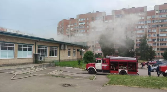 В Ярославле горит торговый центр "Лотос"