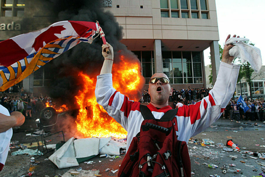 В Канаде к протестующим против ковидных мер присоединились экстремисты со свастикой