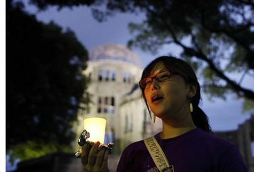 В Японии поминают жертв атомной бомбардировки Хиросимы