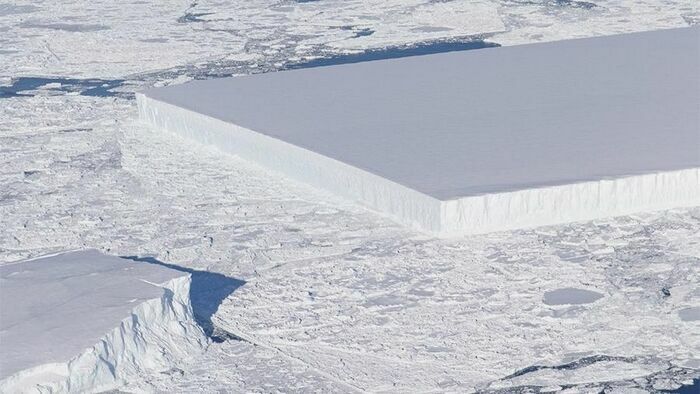 NASA обнаружило айсберг идеальной формы
